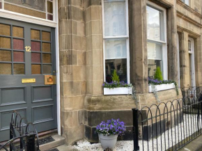 Lovely main door 2 bed apartment